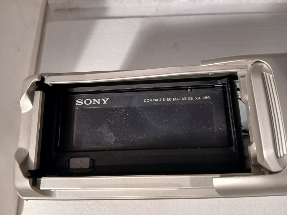 Vintage Sony 10 CD Changer CDX-505RF Untested