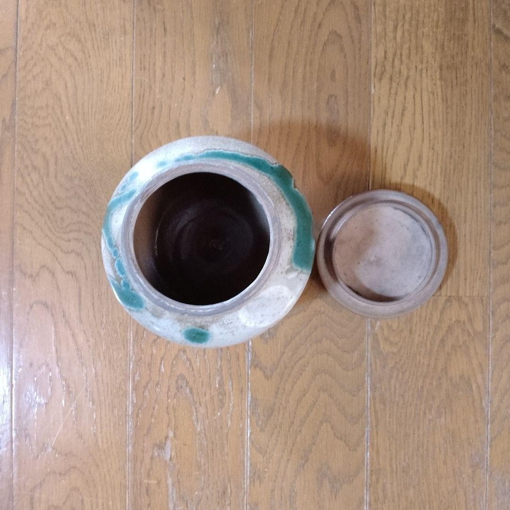 Ueno Ware C ERAmic container with blue-green pattern