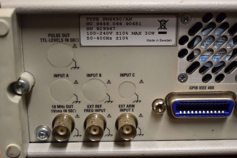 Fluke PM6690 2.7 GHz Frequency Counter