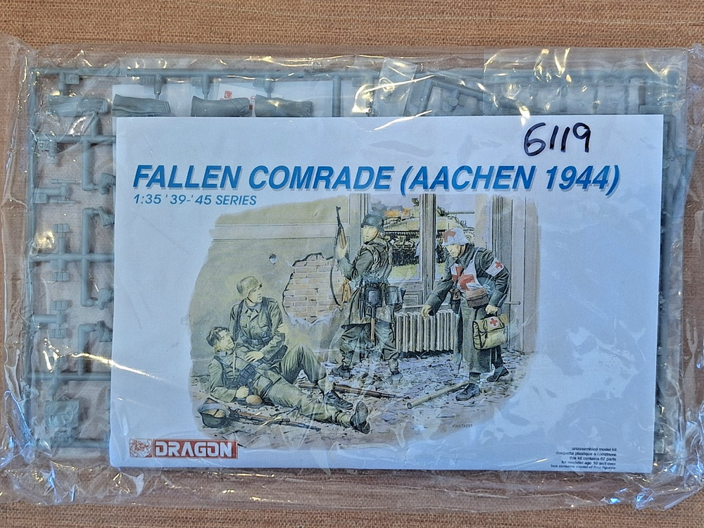 1/35 Scale DRAGON Models 'FALLEN COMRAD (AACHEN 1944)'  Kit #6119