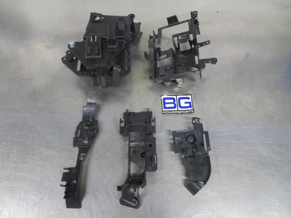 EB1335 2020 20 HARLEY FXLRS LOW RIDER S INTERNAL WIRE GUIDE PLASTICS