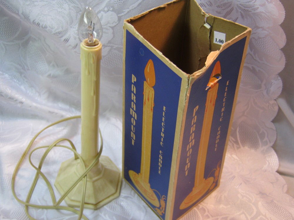 OLD CANDLESTICK WINDOW LIGHT PARAMOUNT CHRISTMAS LIGHTED CANDLE IN BOX