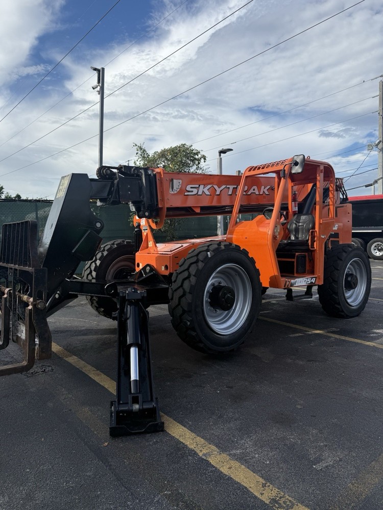 2017 SKYTRAK 10054 10,000LB DIESEL TELEHANDLER