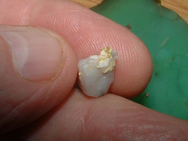 GOLD QUARTZ SPECIMEN .73 GRAM CALIFORNIA MOTHER LODE