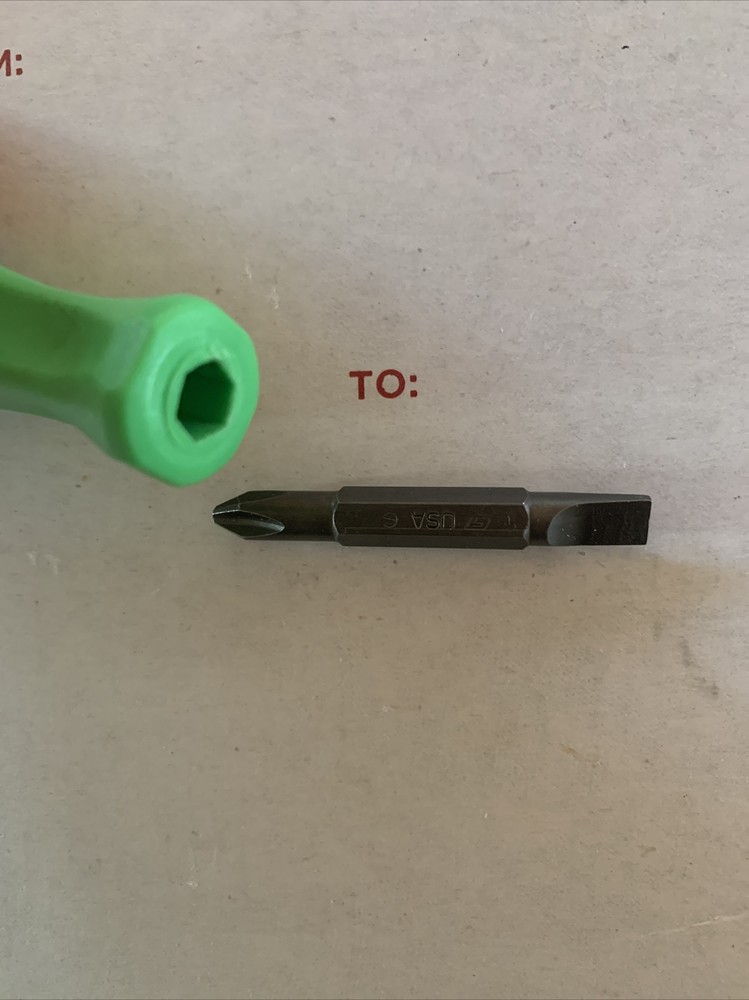 Snap-on Pocket Screwdriver. Reversible Bit. Green