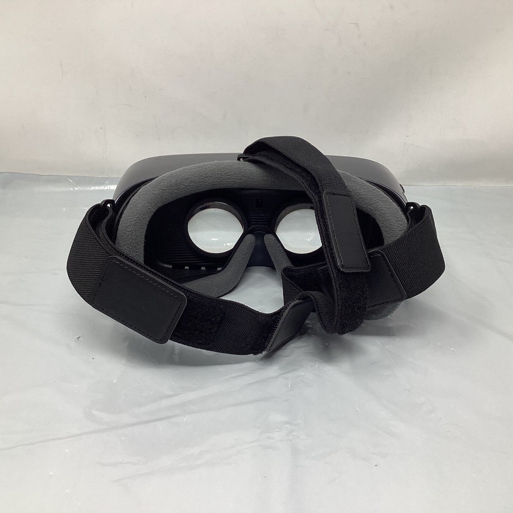 Samsung Gear VR With Controller Powered By Oculus