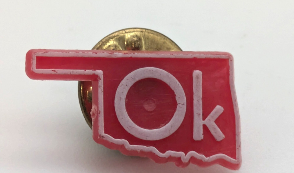 OKLAHOMA State Lapel Pin Souvenir Plastic Red