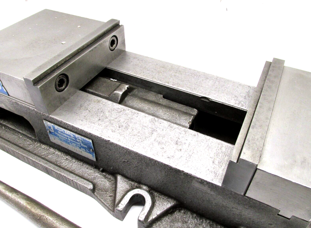 KURT ANGLOCK 6" MILLING MACHINE VISE w/ JAWS & HANDLE - #D675