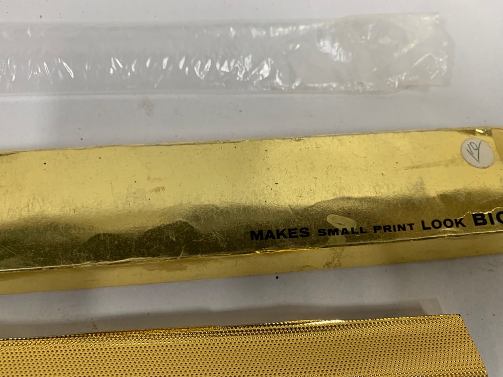 Vtg Clear Lucite Plastic Magnifying Reading Reader Aid Ruler (A4)