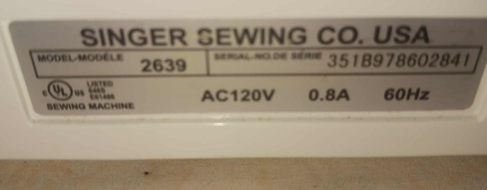 Singer Sewing Machine / Model 2639