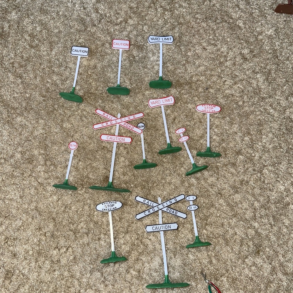 VINTAGE TYCO HO SCALE TRAIN SET RUNS Some Missing Parts.
