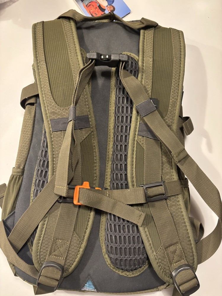 TETON Sports Oasis 18 Hydration Pack Back Pack Olive