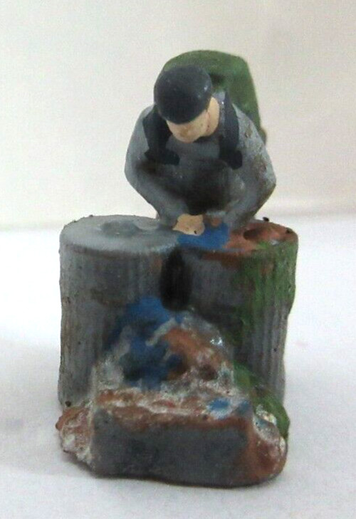 HO SCALE PREISER MAN GOING THRU GARBAGE