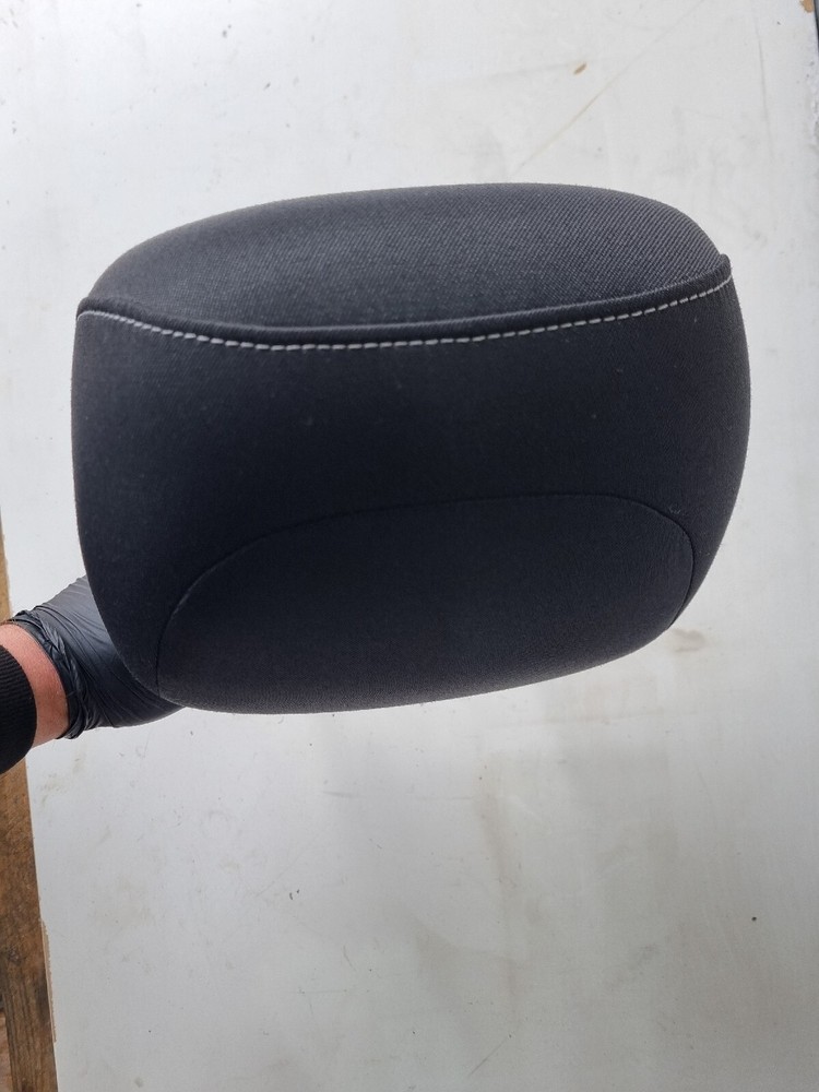 AUDI A1 HEADREST / BLACK CLOTH PASSENGER SIDE FRONT HEADREST 2011- 2018