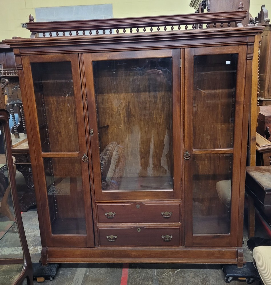 BOOKCASE CHERRY VICTORIAN 3 DOOR