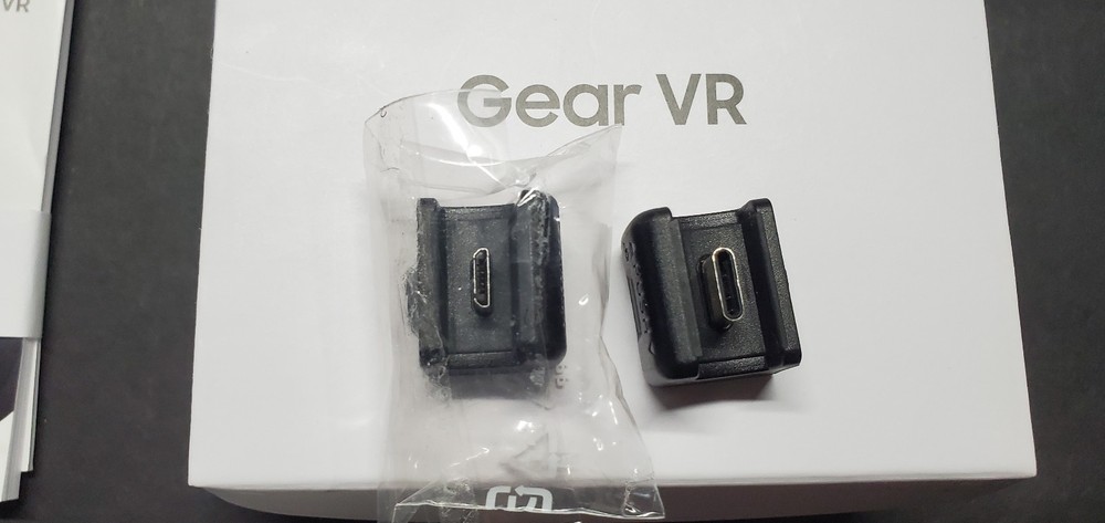 Samsung (Oculus) Gear VR and Gear VR controller