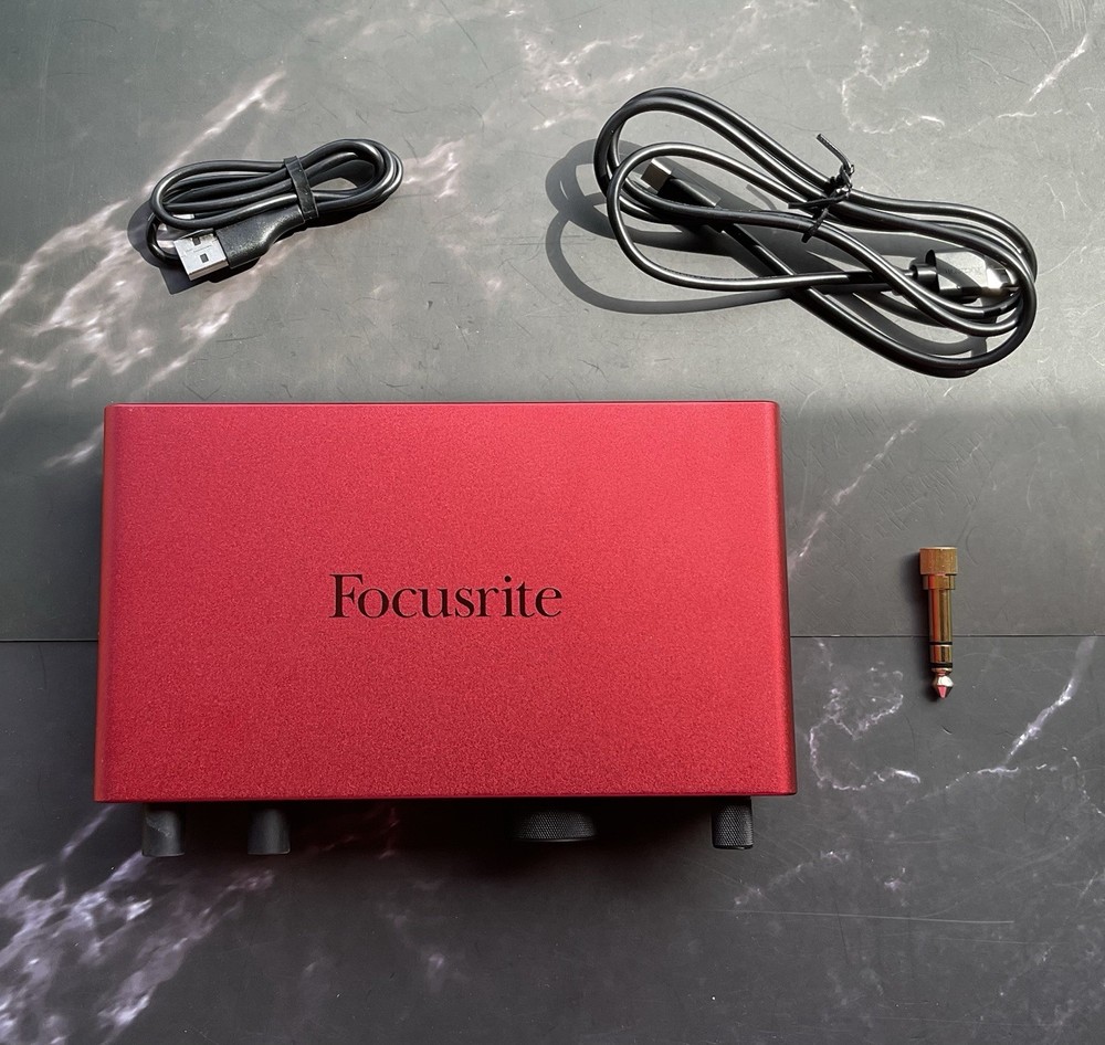 Focusrite Interfase Scarlett 2i2