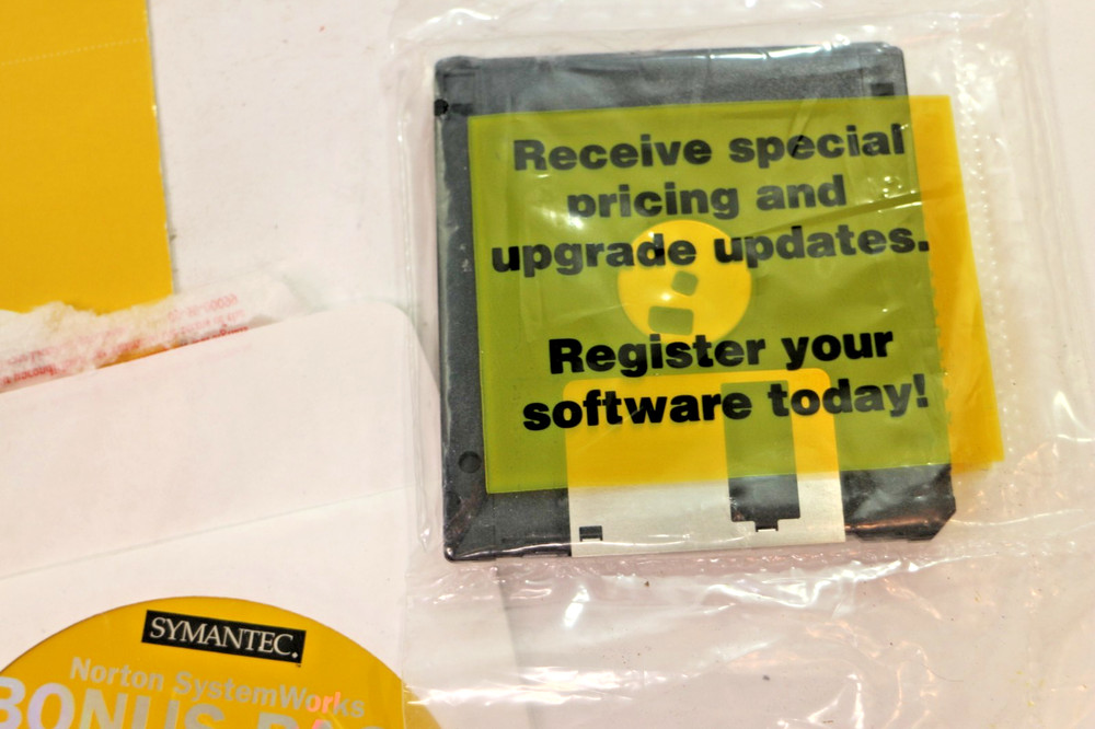 Symantec Norton SystemWorks 2000 Mod#07-00-02578 Software In Box