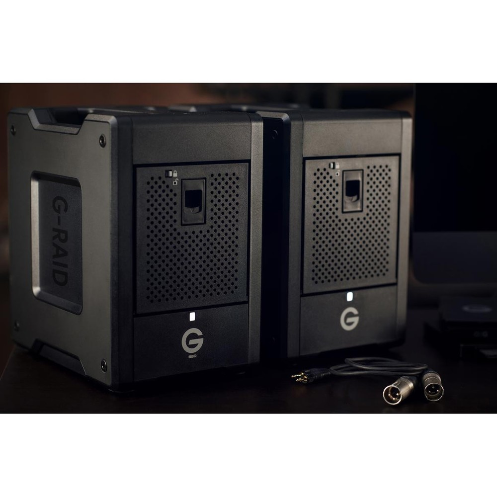 SanDisk Professional G-RAID Shuttle 4-Bay Thunderbolt 3 and USB-C RAID Array wit