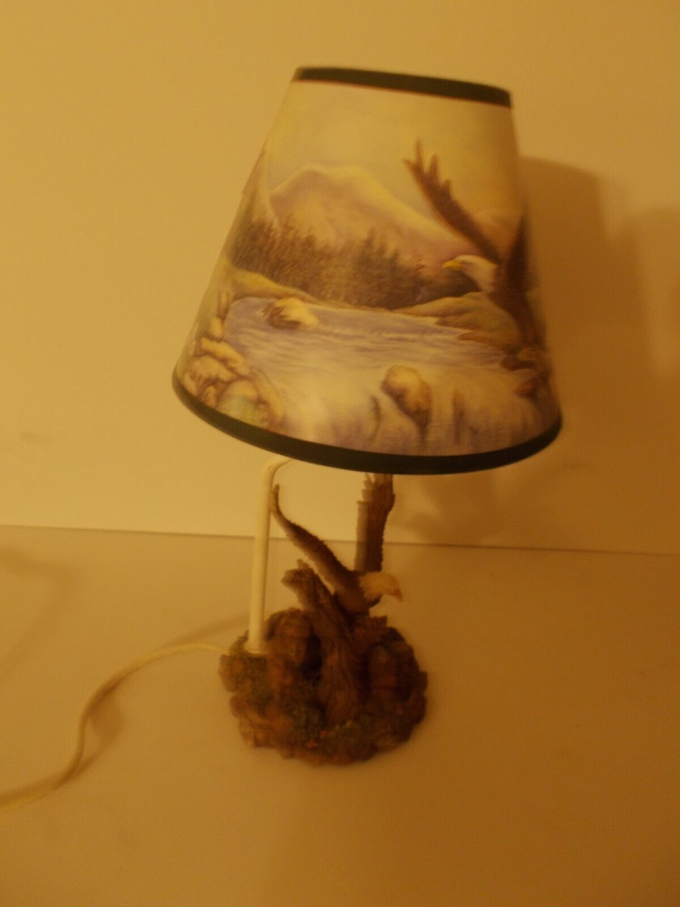 NIGHT LIGHT WITH EAGLE FIGURE