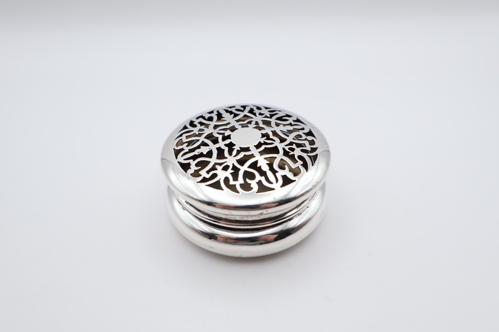 Lovely Antique Solid Silver Potpourri Box Hallmarked London 1908