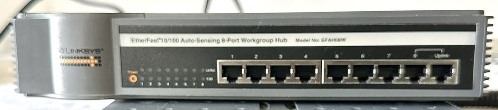 Linksys EtherFast 10/100 Auto-Sensing EFAH08W 8-Port Workgroup External Hub