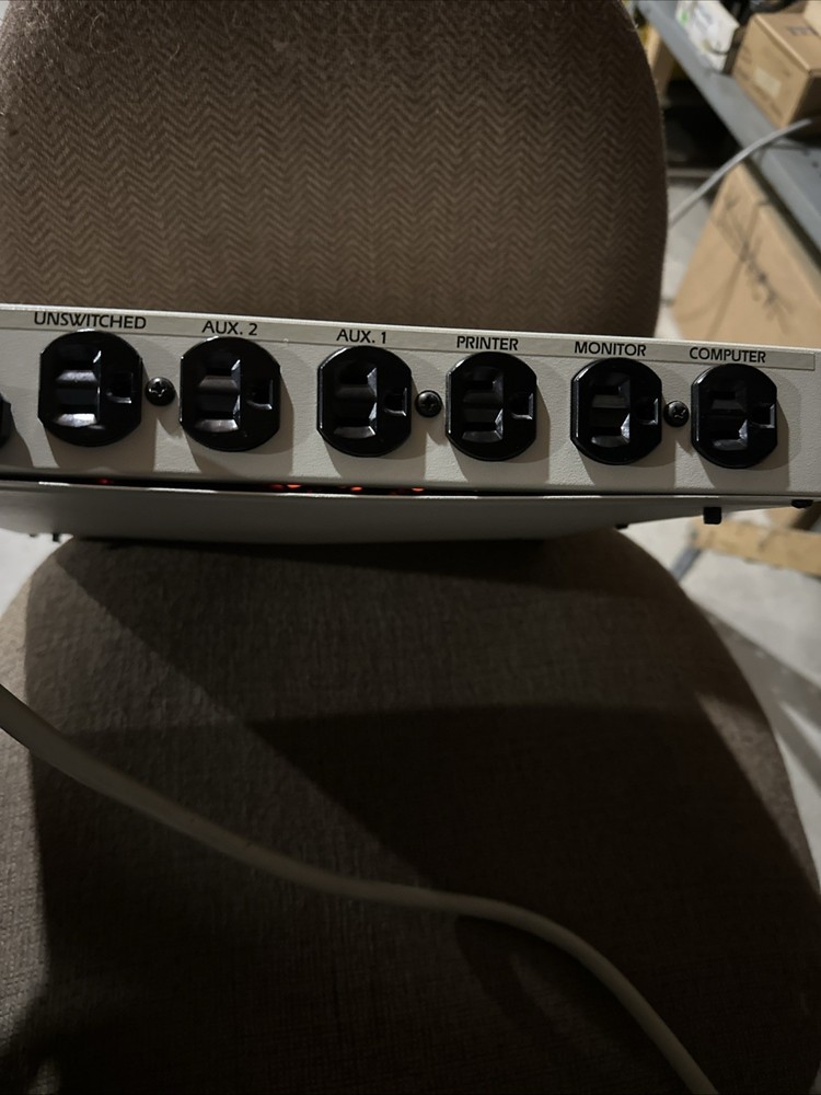 Tripp Lite CCI 6-12 Transient Voltage Surge Suppressor 6-Outlet Command Console