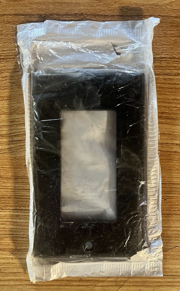 Leviton 80401 Black Switch Plate - No Screws