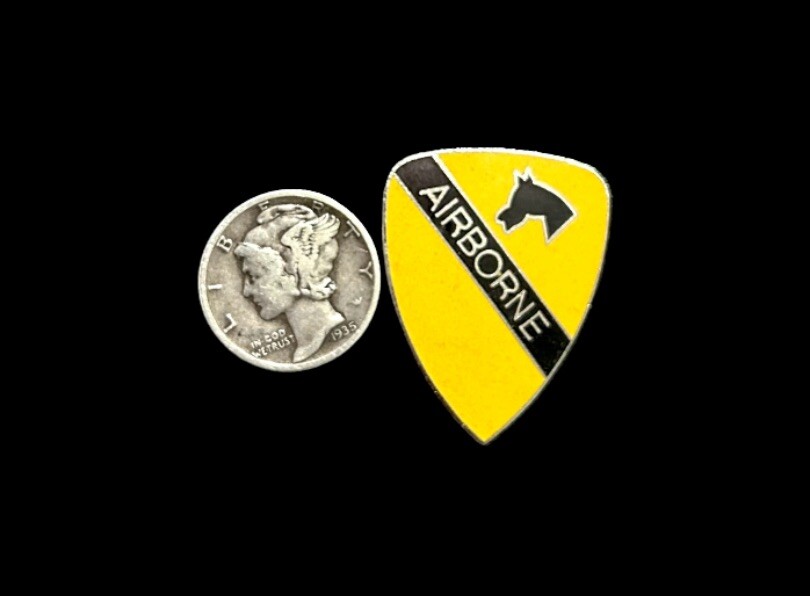 US ARMY 1ST CAVALRY AIRBORNE PIN