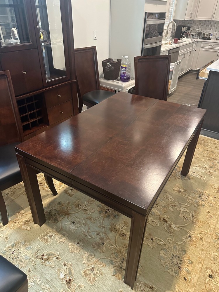 Dining table set for 6 With Extension Leaf Plus China Cabinet. USED