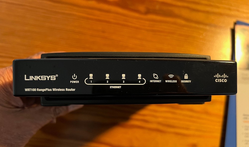 Cisco Linksys RangePlus MIMO Wireless Router WRT100