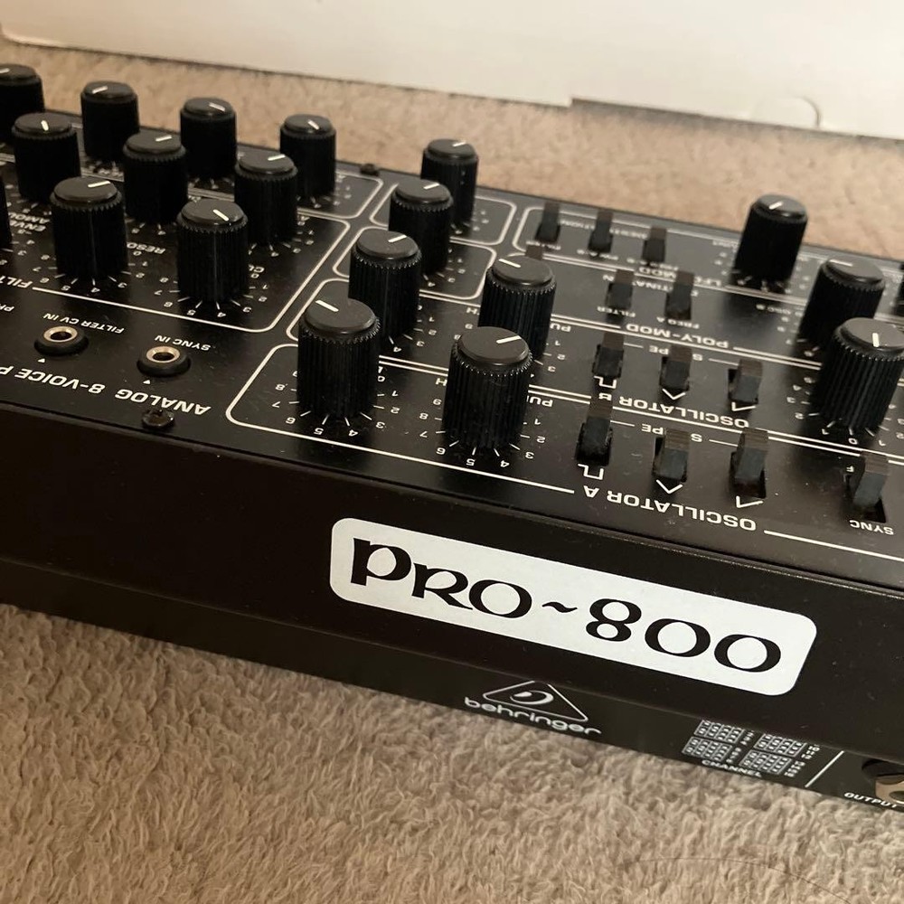 Behringer Pro-800 Synthesizer