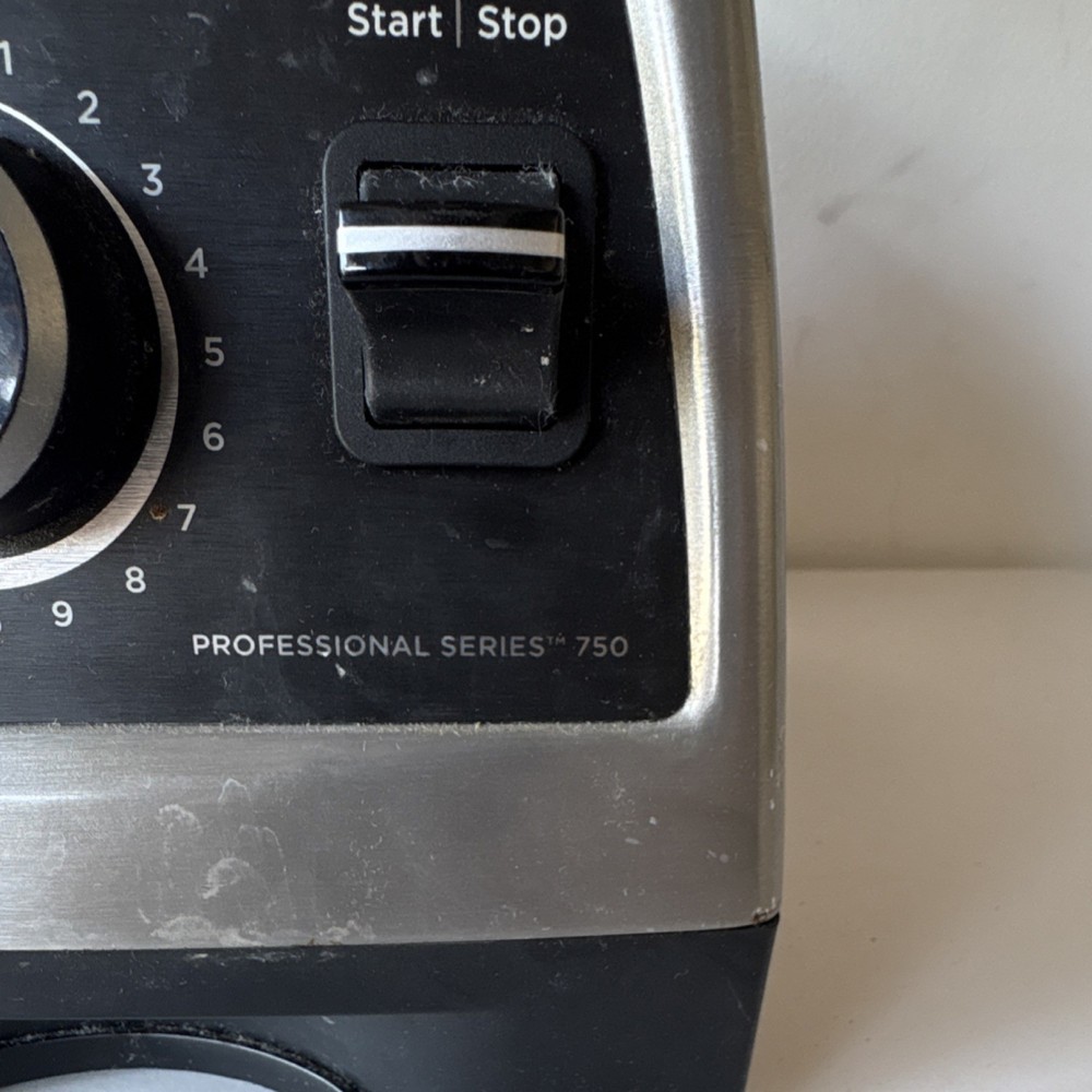 Vitamix Professional Series 750 Blender