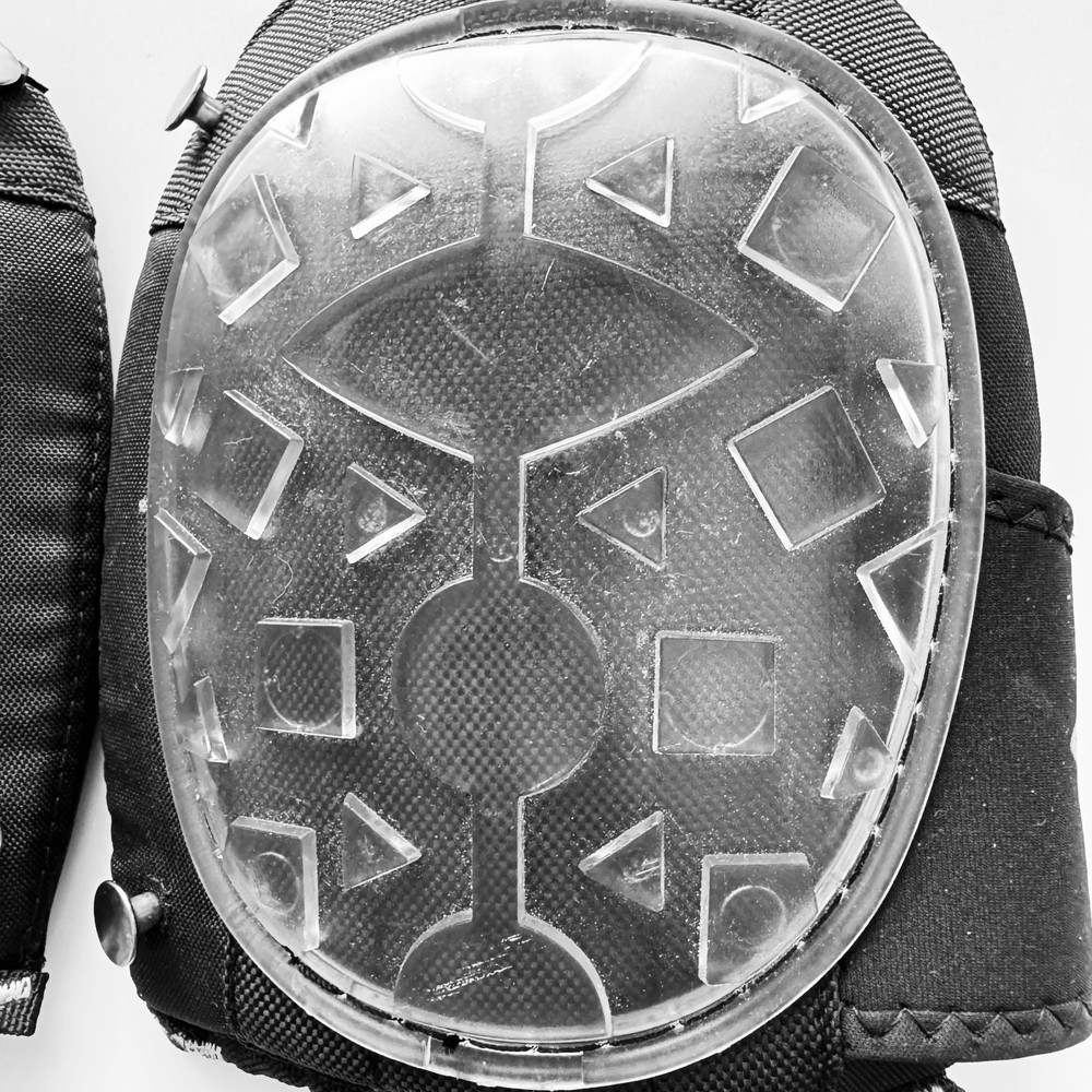 Dead on Tools Knee Pads No-Rock Gel One Size Adjustable Black
