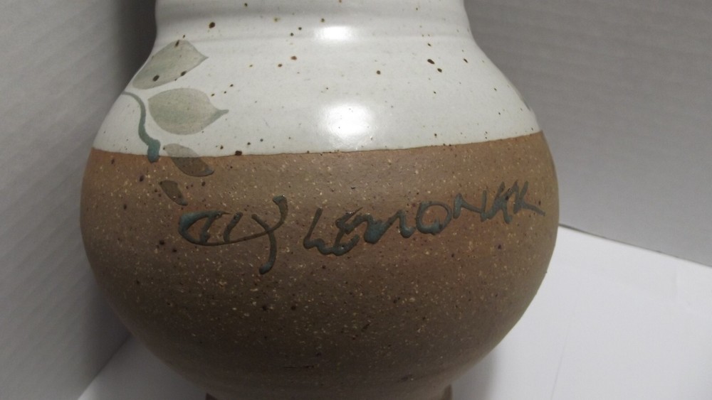 7" Beautiful Signed Studio Art Pottery Vase