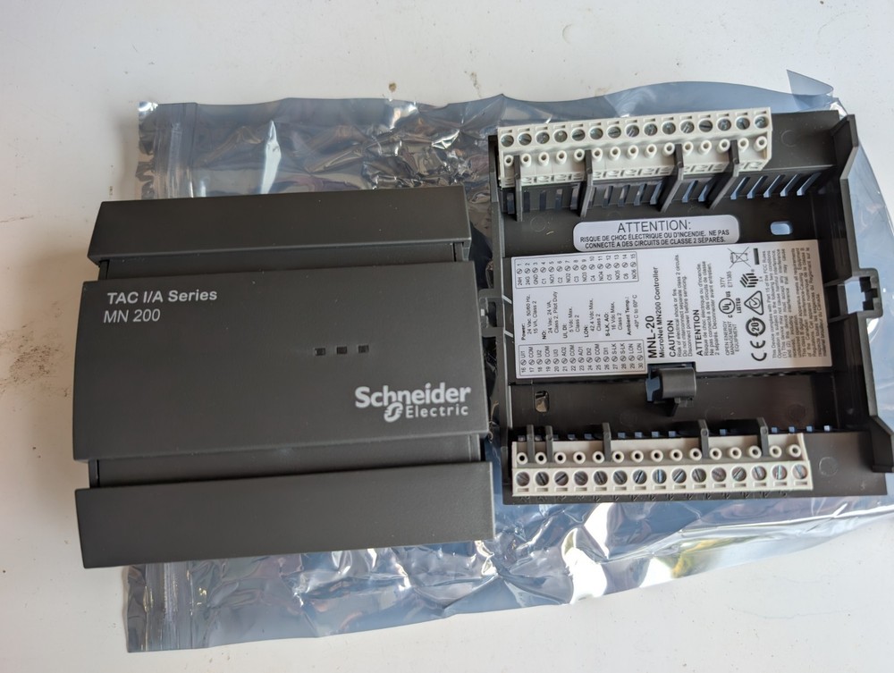 New In Box SCHNEIDER MNL-20RS3 Controller