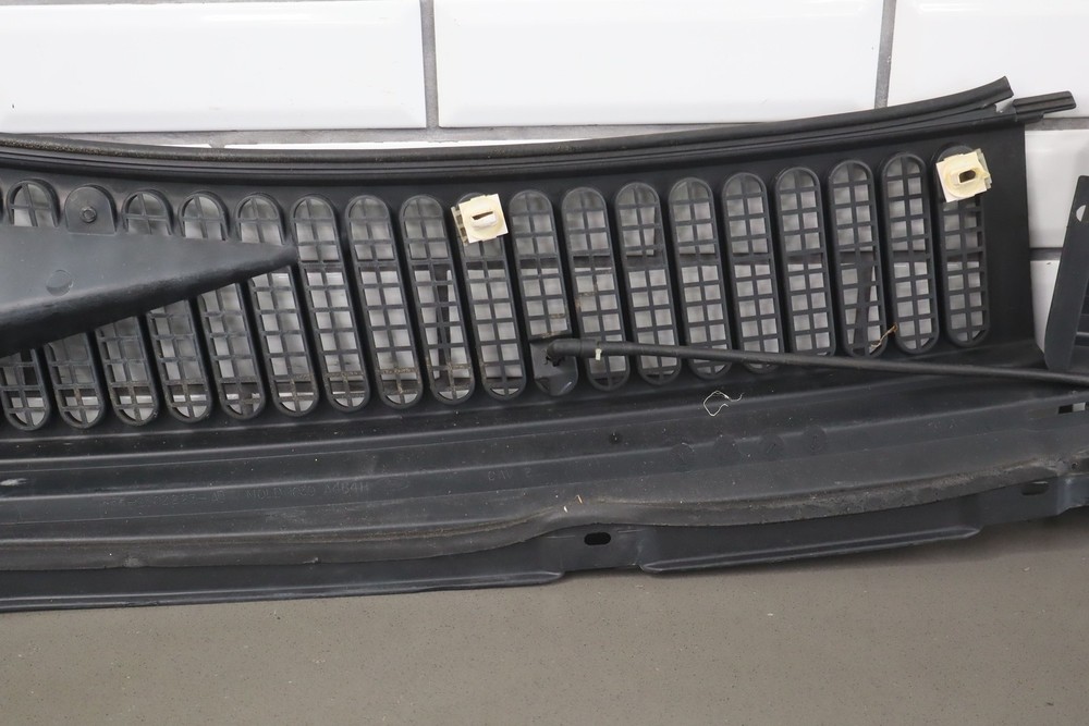 2002 Ford F350SD Front Windshield Cowl Vent Panel