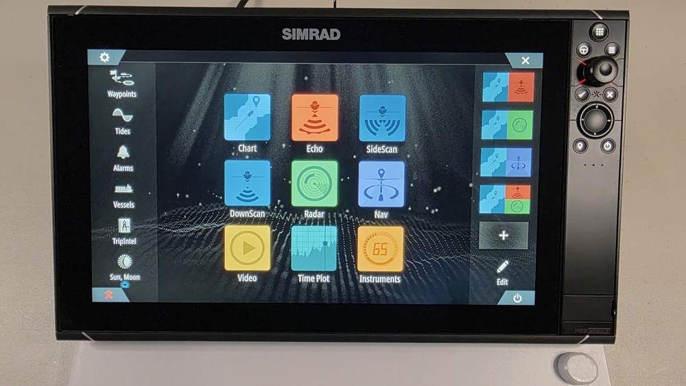 Simrad NSS16 evo3 16” MFD Chartplotter Fishfinder – Excellent Condition_