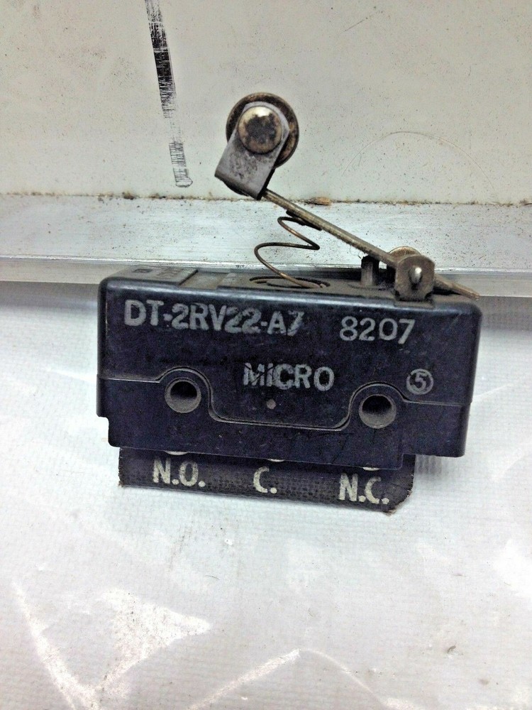 Microswitch DT-2RV22-A7 Standard Limit Switch with Roller Lever