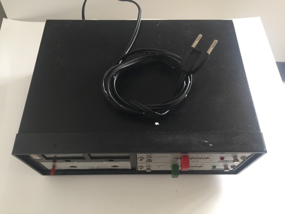 Chiayo Electronics RQ-300 Vintage Wireless Receiver & 2 Microphone Transmitter