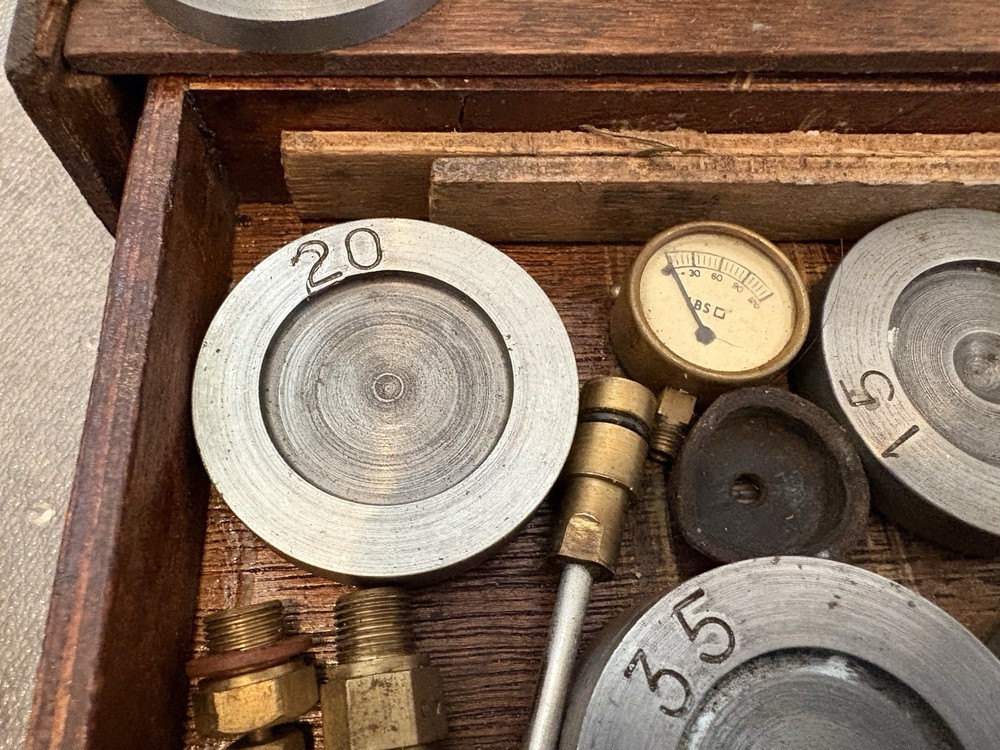 vintage deadweight tester
