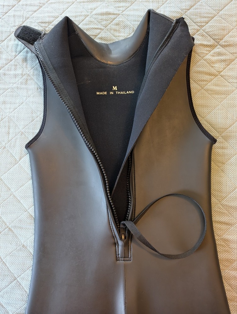 Performance Medium Wetsuit Dive Surf Black Sleeveless Shorty Front Zip