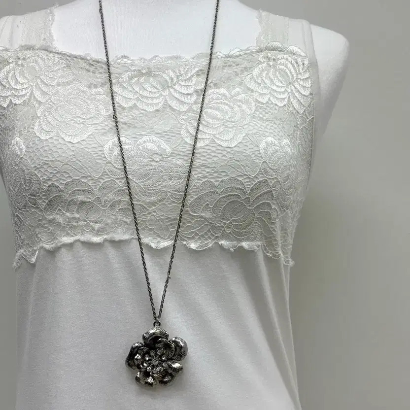 Vintage Silver Flower Necklace