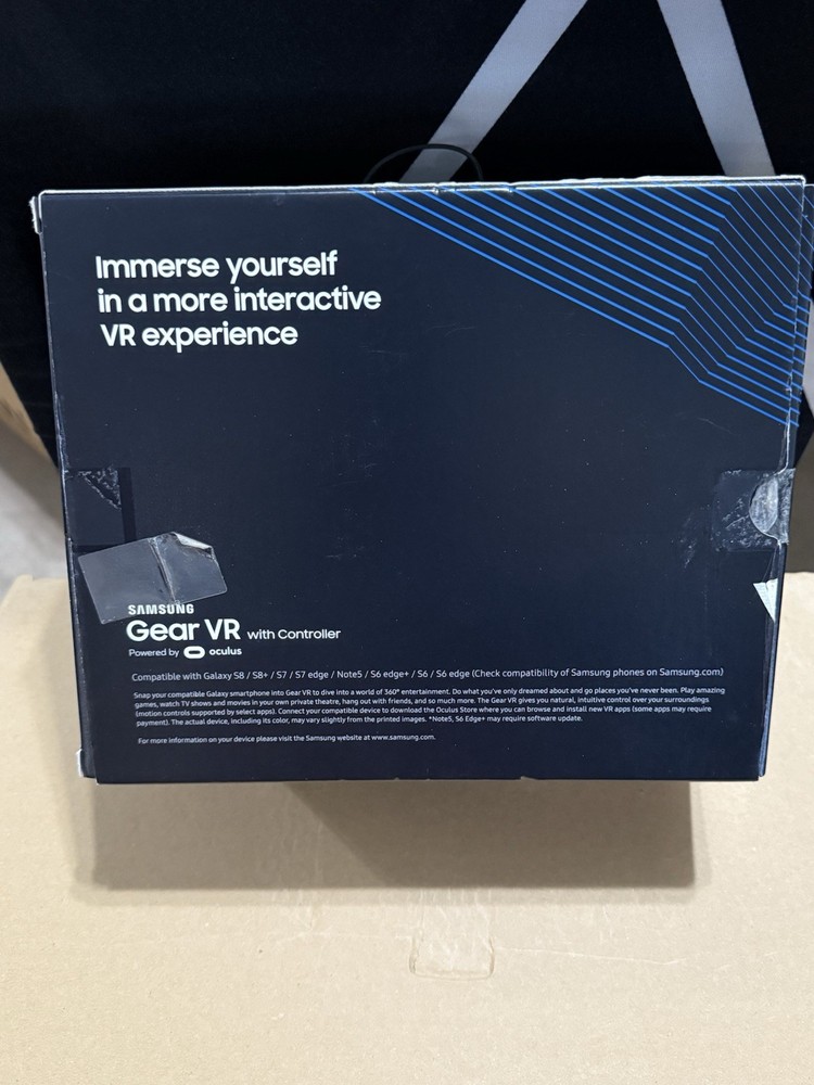 Samsung SMR324 Gear VR with Controller - Black