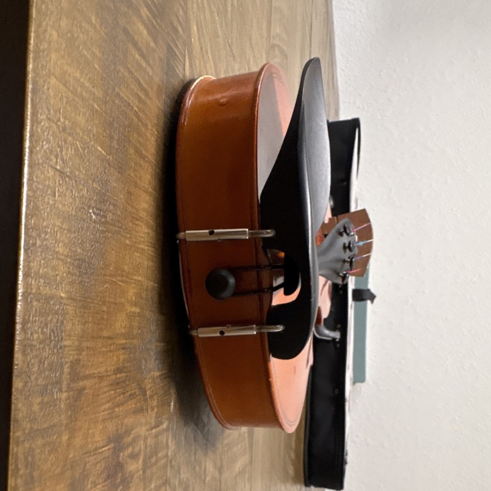 Functional Unmarked Full Size Violin W/ Chin rest