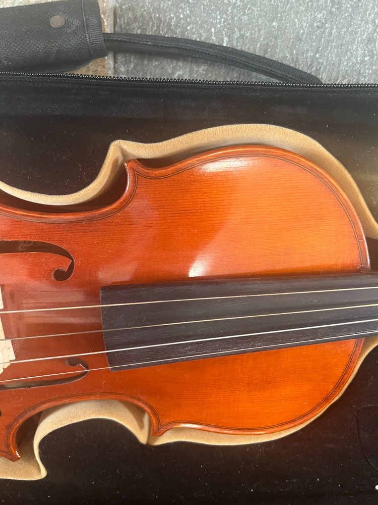 Advance Violin with case and bow, full size.