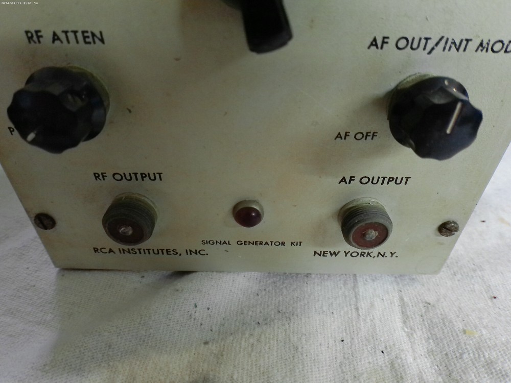 Vintage RCA Institutes RF Signal Generator (Powers On)