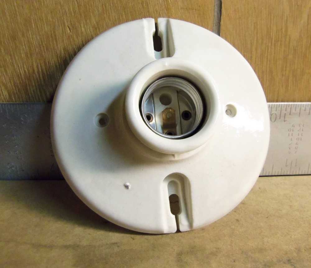 Leviton – Medium Base – Keyless Porcelain Lampholder – P/N: 9875 (NOS)