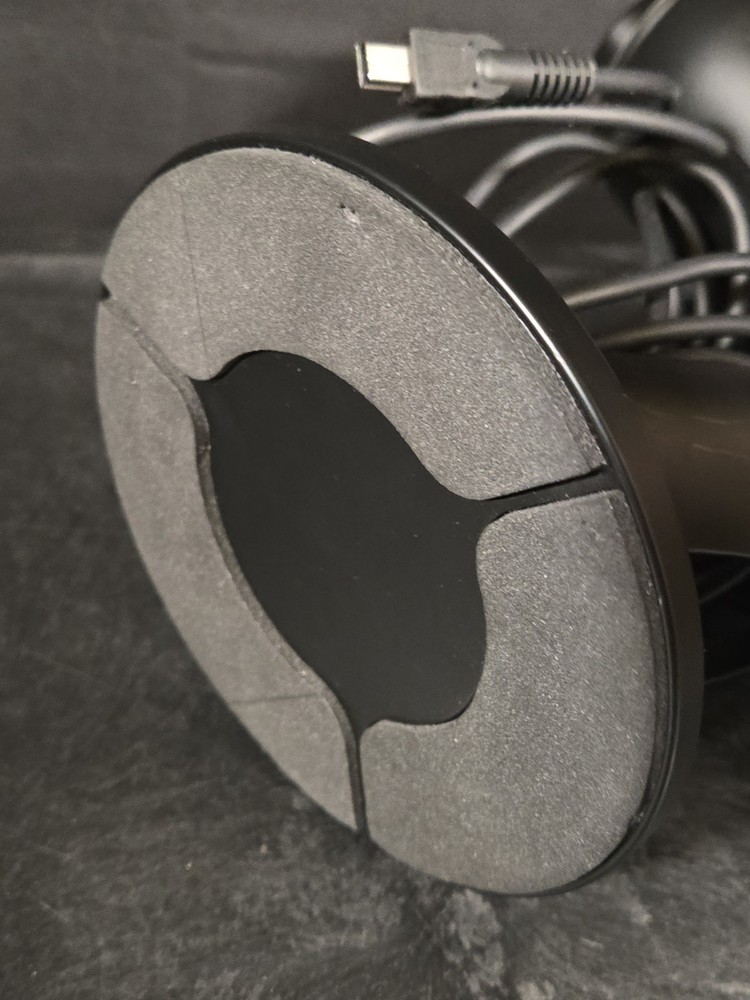 Blue Yeti USB Microphone Logitech Gaming Streaming Podcasting PC Mac Multi-Patte