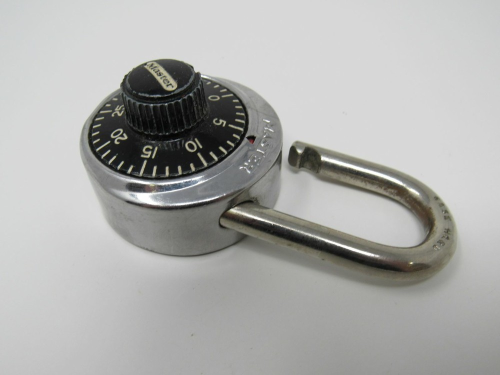 Master Lock Co Combination Pad Lock Back Key Hole 367055 V5